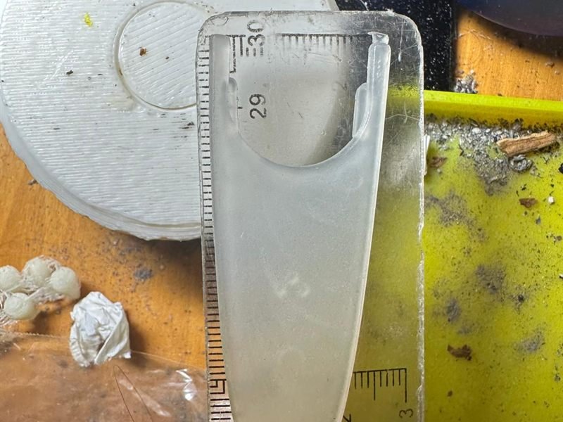 Soporte de balda para pared impreso en 3D y medido con una regla